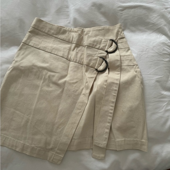 Mini skirt - Picture 2 of 2